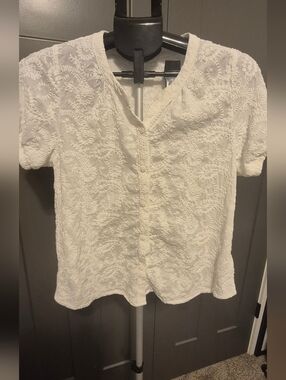 Splendid Collection White Embroidered Short-Sleeve Button-Front Top